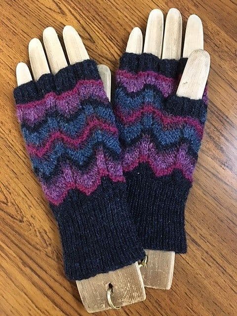 Cosmos Lace Mitts - Wilma Malcolmson