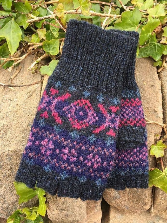 Cosmos Mitts - Wilma Malcolmson
